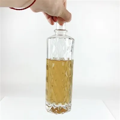 500 ml cylindrisk glasflaska med präglade diamantformade mönster
